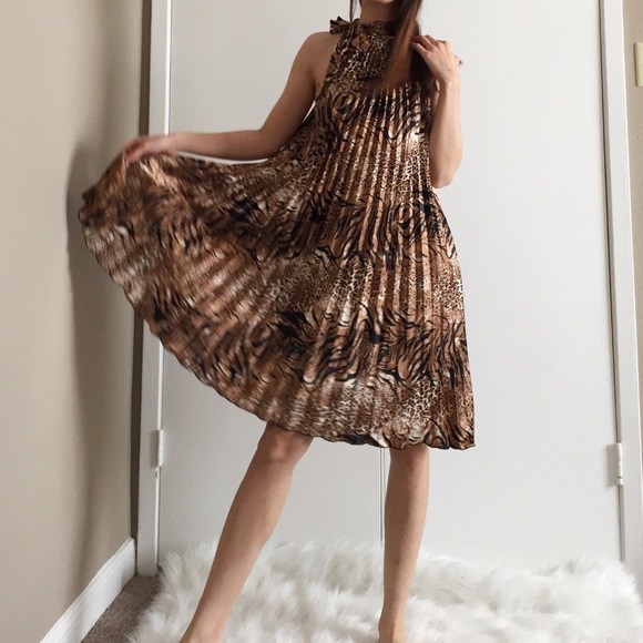 Printed pleated dress Clearance